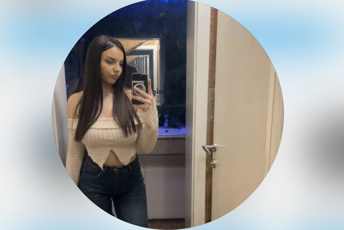 Profilna slika zadovoljne klijentkinje Elene Mikic, žena sa kratkom kosom i prijateljskim osmehom